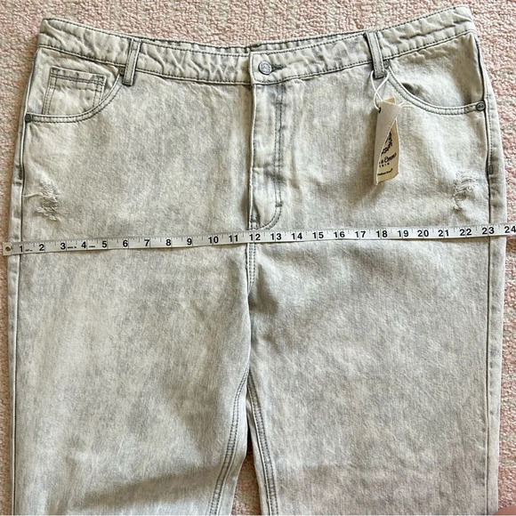 NWT Grace & Emma Straight Leg Distressed Stone Wash Jean Size 18 Gray White - Picture 12 of 13
